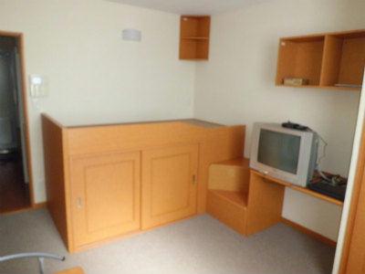 居室・リビング　高いところで眠れます。