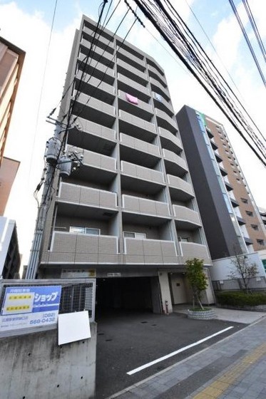 【広島市南区西蟹屋のマンションの建物外観】