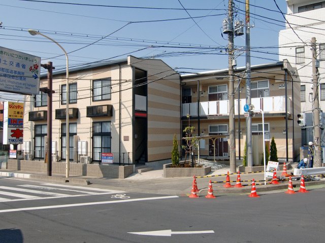 三郷市三郷のアパートの建物外観