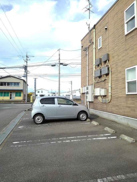 【ロザージュの駐車場】