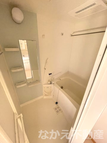 バス・シャワールーム　コンパクトで使いやすいお風呂です