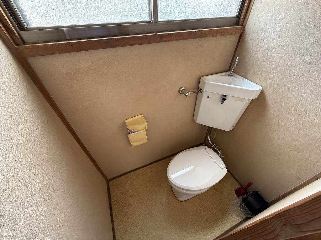 清水アパートのトイレ写真