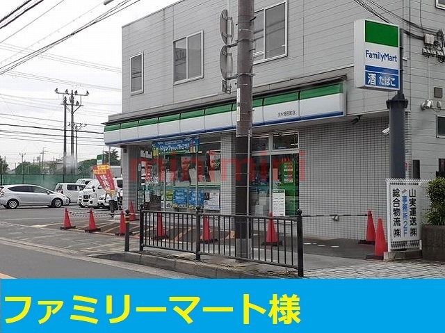 コンビニ　ファミリーマート（コンビニ）まで300m