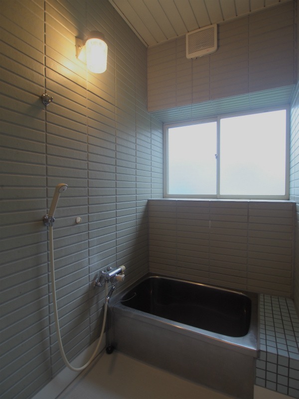 バス・シャワールーム　※リフォーム前の写真です。