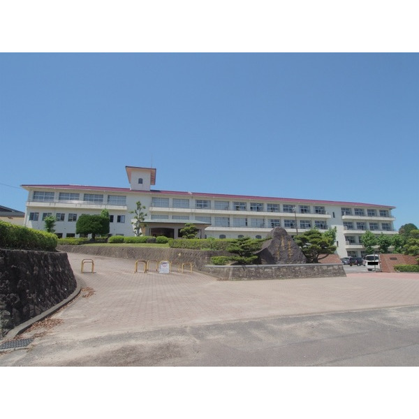 中学校　嬉野市立嬉野中学校（中学校）まで1053m