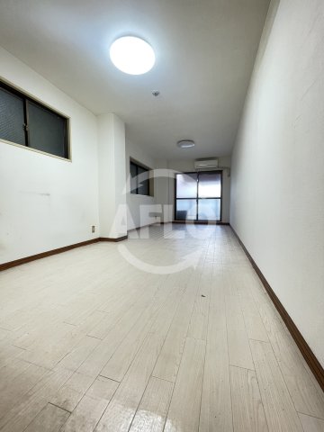 居室・リビング　サンウィング南森町　リビング