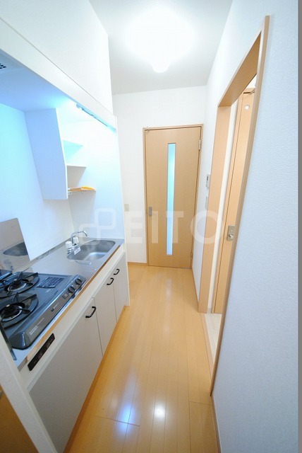 玄関　写真は１０１号室