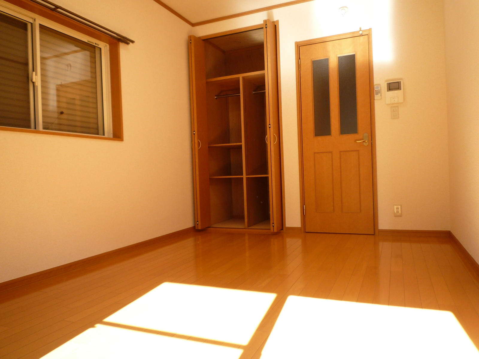 居室・リビング　角部屋！