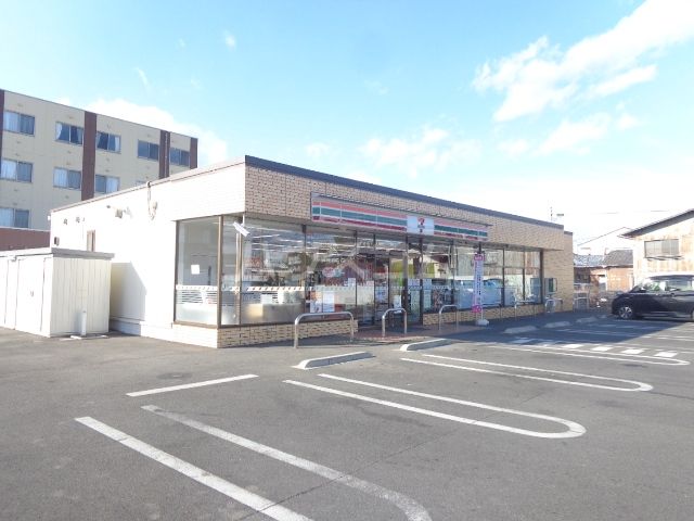 コンビニ　セブンイレブン（コンビニ）まで1835m
