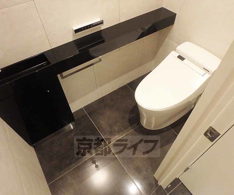 トイレ　手洗い付きのトイレです。