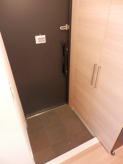 玄関　※別部屋の参考写真です。