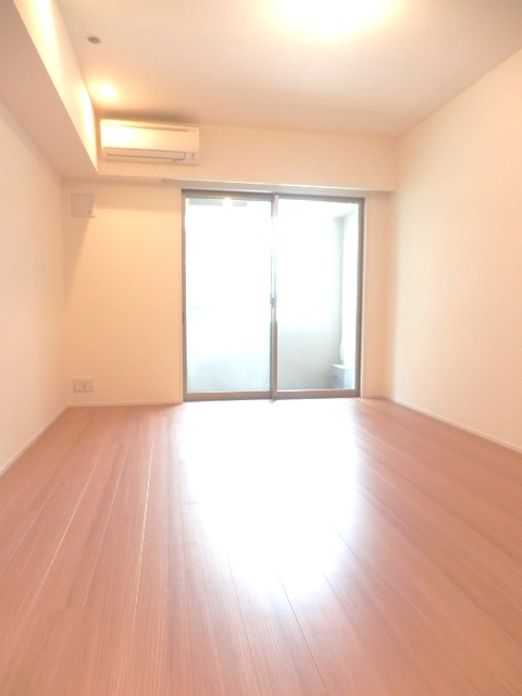 居室・リビング　※別部屋の参考写真です。