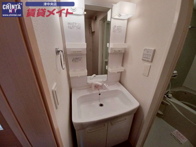 洗面設備　同型タイプの画像です