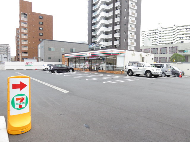 コンビニ　セブンイレブン（コンビニ）まで210m
