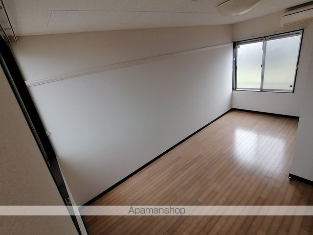 レオネクストパシフィックメゾンの居間写真