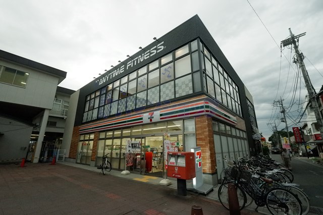 コンビニ　セブンイレブン（コンビニ）まで384m