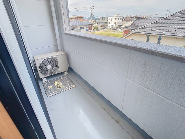 バルコニー　掲載写真は同型の左右反転の部屋を掲載しております。仕様等が異