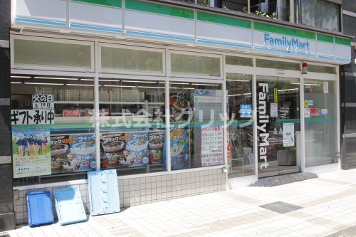 コンビニ　ファミリーマート 横浜弥生町店（コンビニ）まで187m