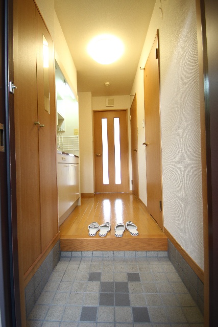 玄関　※別室の参考写真の為、現況優先です。