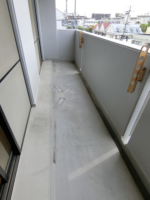 バルコニー　広々としたバルコニー