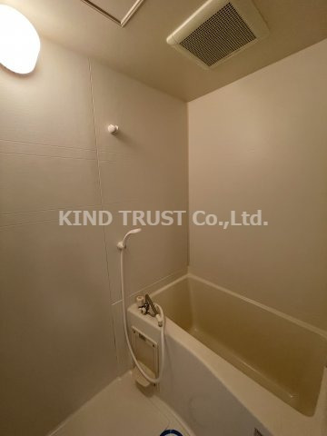 バス・シャワールーム　コンパクトで使いやすいお風呂です