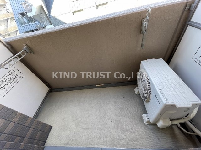 バルコニー　外からの目が気にならないバルコニーで洗濯物が干せます