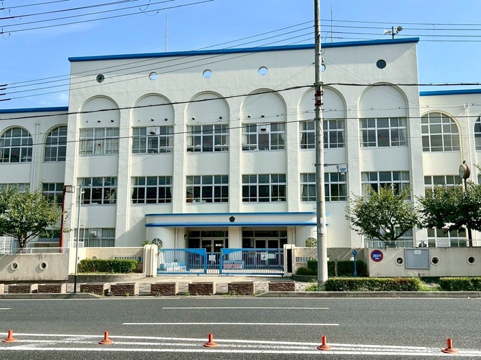 小学校　本山第二小学校（小学校）まで760m