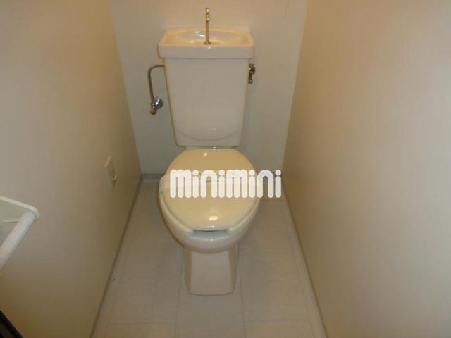 トイレ　真新しいトイレ