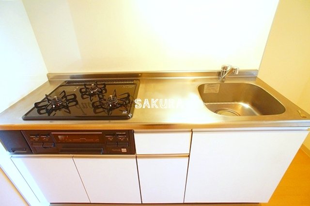 キッチン　広々使える快適な調理スペースです♪