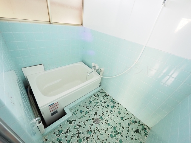 バス・シャワールーム　浴槽リフォーム済み