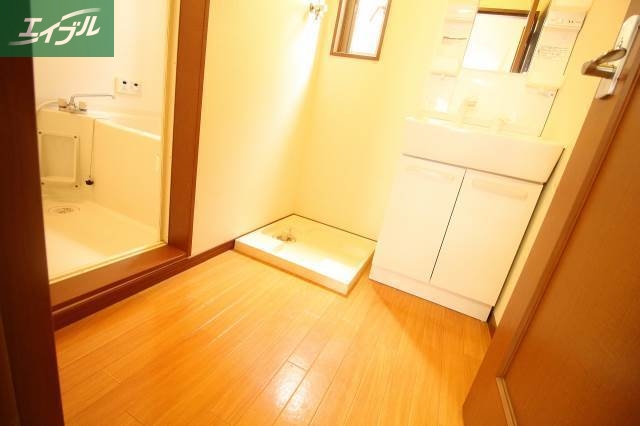 洗面設備　広めの洗面所