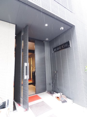 エントランス　オートロック完備でセキュリティ面も安心。