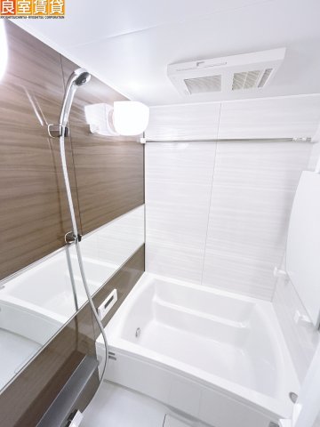 バス・シャワールーム　浴室乾燥機・追い焚き機能付き