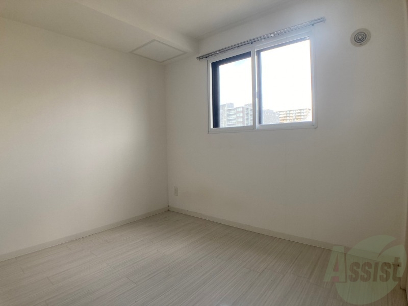 その他部屋・スペース　寝室はこちらです。光が差し込む、温かみのあるお部屋です。