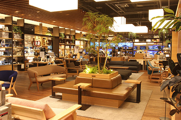 ホームセンター　エディオン蔦屋家電（ホームセンター）まで748m