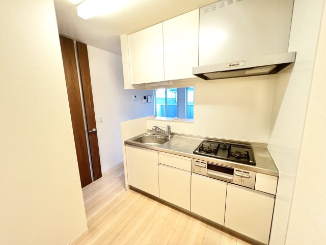 キッチン　※別部屋参考写真