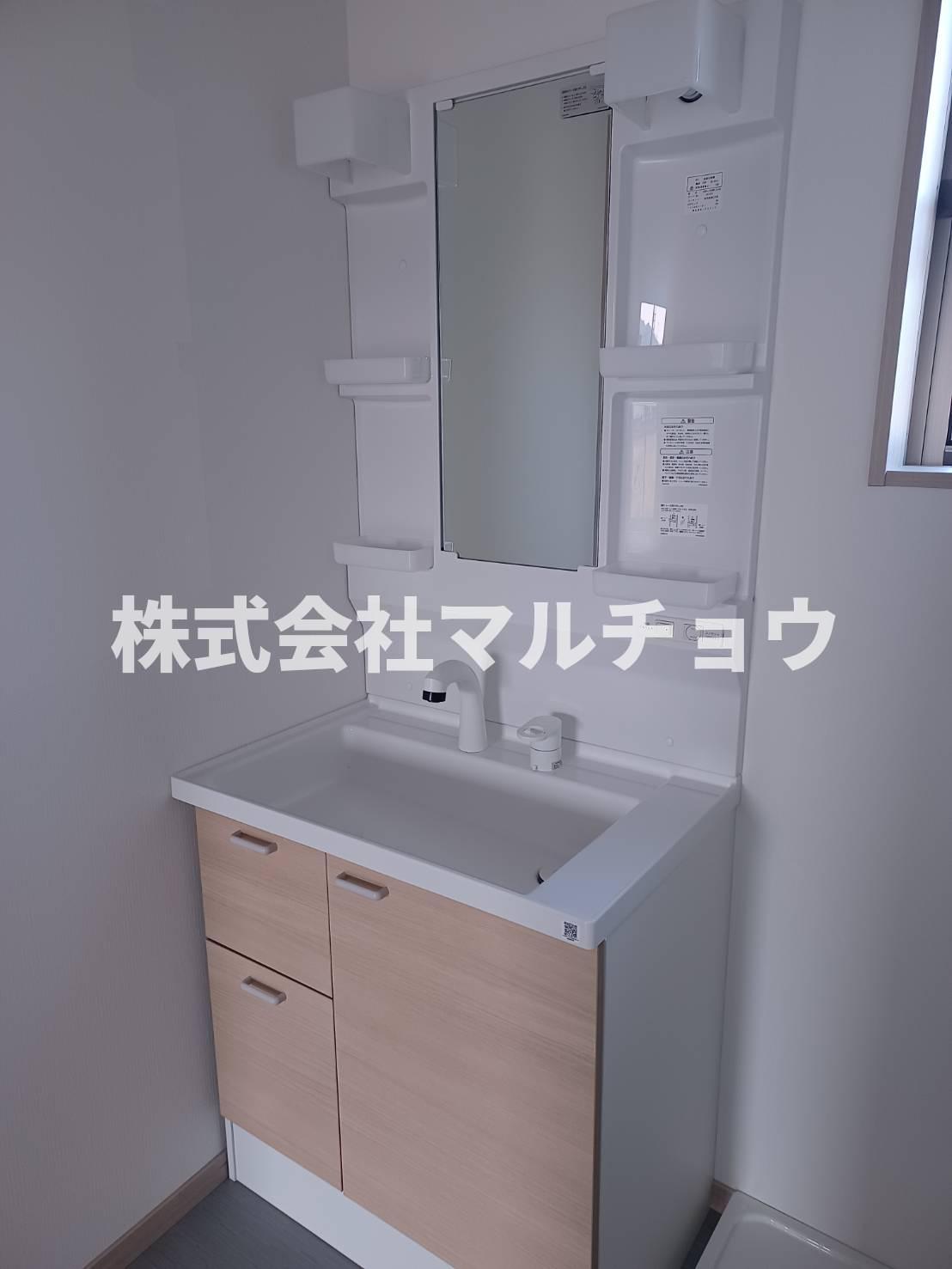 洗面設備　独立洗面台で身支度をすべて済ませてしまいましょう 外観もきれ