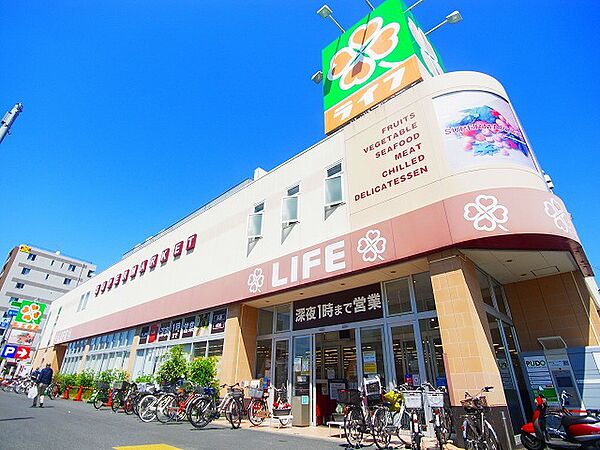 スーパー　ライフ 六町駅前店（スーパー）まで406m