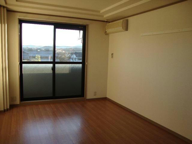 居室・リビング　日差しが差し込みます