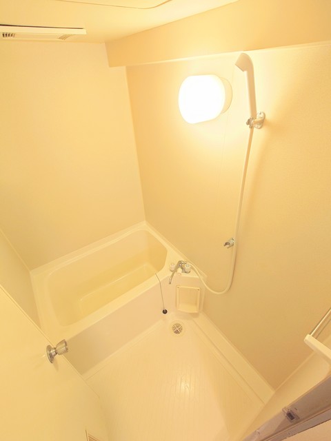 バス・シャワールーム　清潔感のある浴室