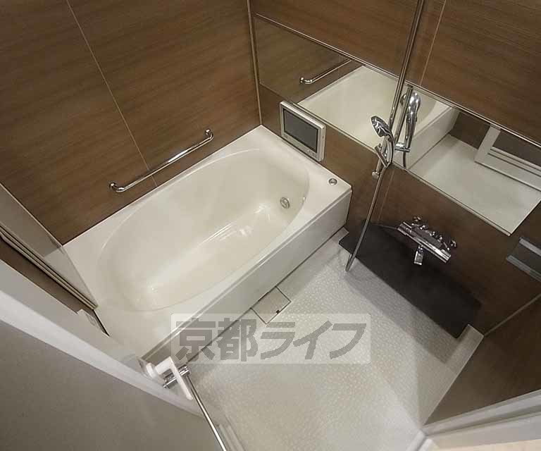 バス・シャワールーム　ゆったりセパレートの浴室、浴室乾燥機付きです。