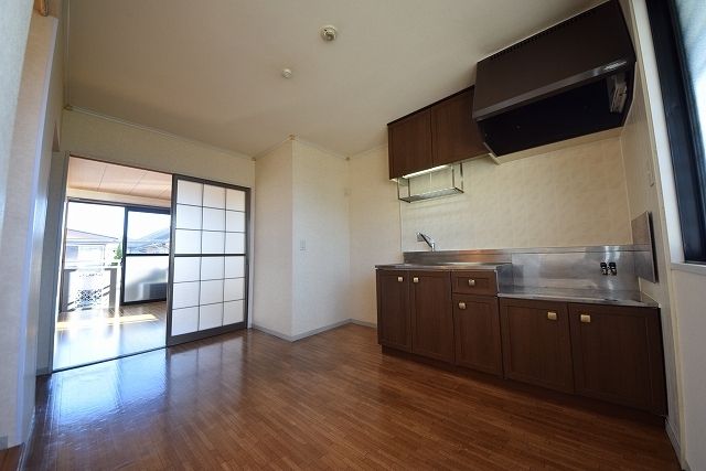 居室・リビング　★6帖のＤＫ・きれいなフローリングのお部屋です★