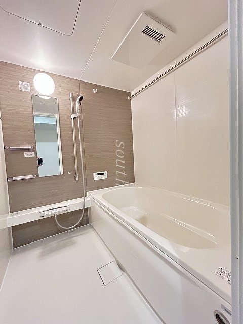 バス・シャワールーム　浴室乾燥機付きのお風呂