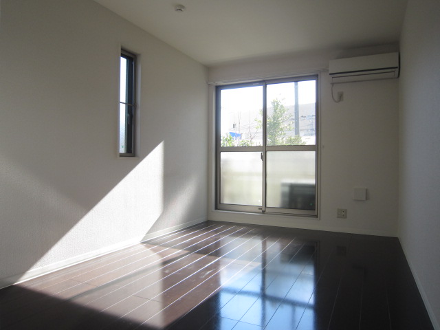 居室・リビング　2面採光のお部屋です。