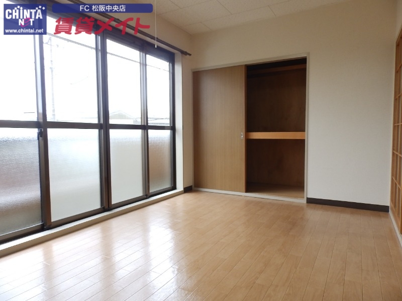 居室・リビング　同物件別室写真