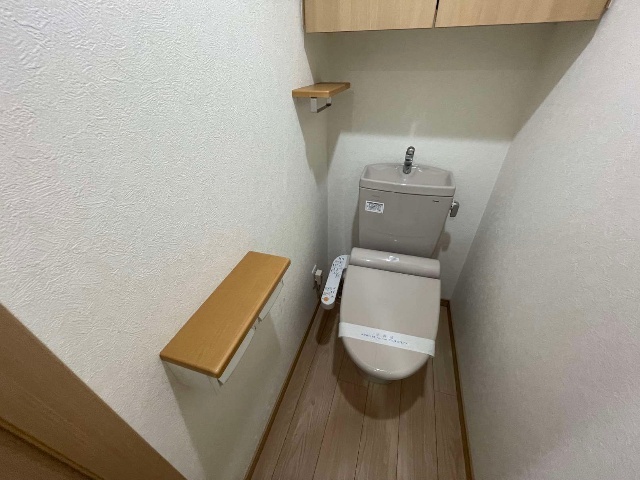 トイレ　※同物件の別号室の参考写真です。