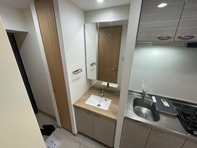 洗面設備　※同物件の別号室の参考写真です。