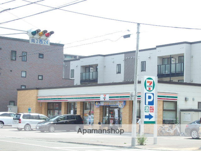 コンビニ　セブンイレブン（コンビニ）まで114m