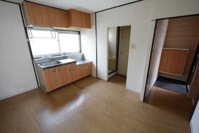 居室・リビング　壁付けキッチンでスペースを有効活用できます！