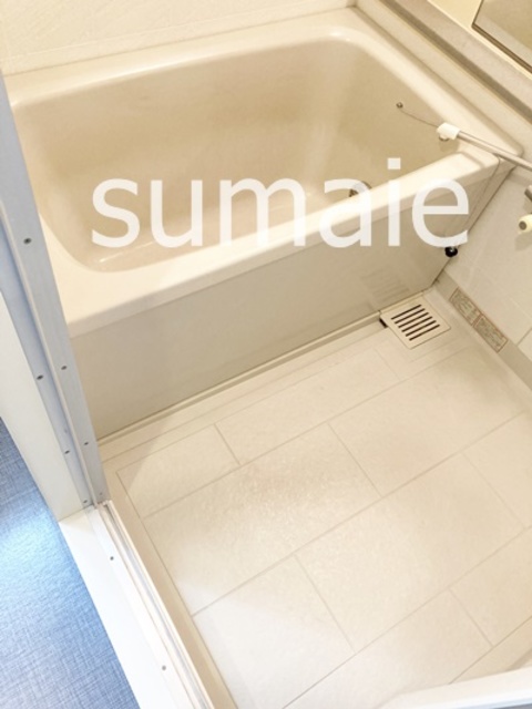 バス・シャワールーム　清潔感のあるバスルーム。